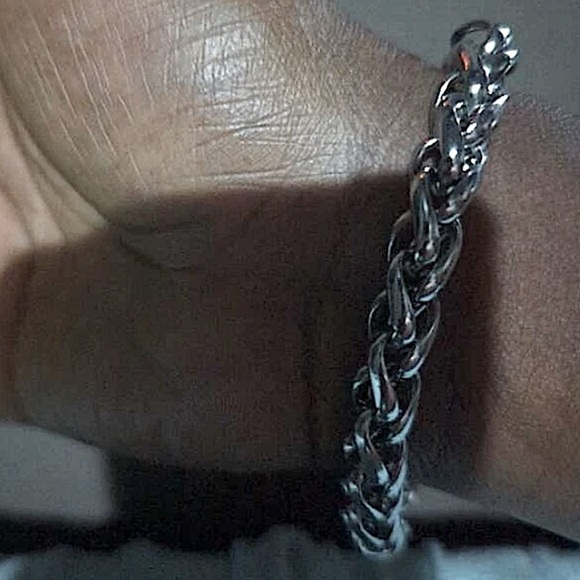 FOUR STAINLESS STEEL SILVER MINIMALIST BRACELET - Picture 6 of 7